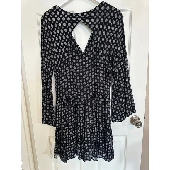 PPLA‎ Mara M Smock Dress Black White Keyhole Cutout Tiered Ruffle w/ Pockets - Picture 2 of 11